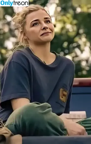 Chloe Grace Moretz / ChloeGMoretz nude photo #0562