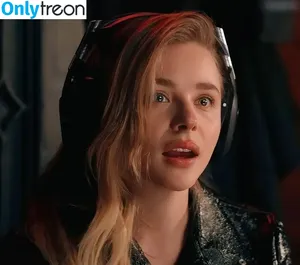 Chloe Grace Moretz / ChloeGMoretz nude photo #0564