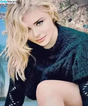 Chloe Grace Moretz / ChloeGMoretz nude photo #0566