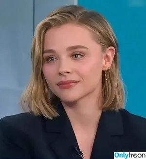 Chloe Grace Moretz / ChloeGMoretz nude photo #0568