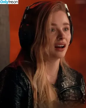 Chloe Grace Moretz / ChloeGMoretz nude photo #0569