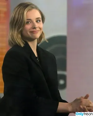 Chloe Grace Moretz / ChloeGMoretz nude photo #0573