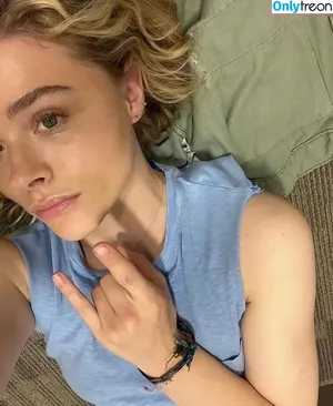 Chloe Grace Moretz / ChloeGMoretz nude photo #0575