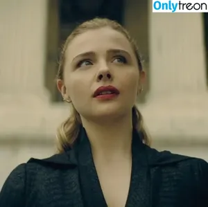 Chloe Grace Moretz / ChloeGMoretz nude photo #0577