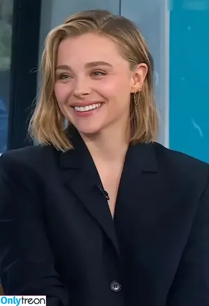 Chloe Grace Moretz / ChloeGMoretz nude photo #0583