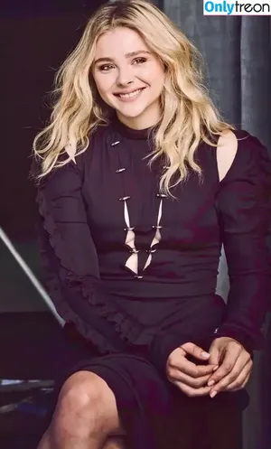 Chloe Grace Moretz / ChloeGMoretz nude photo #0587