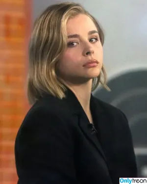 Chloe Grace Moretz / ChloeGMoretz nude photo #0592