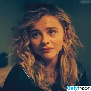 Chloe Grace Moretz / ChloeGMoretz nude photo #0593