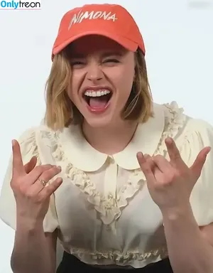 Chloe Grace Moretz / ChloeGMoretz nude photo #0598