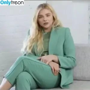 Chloe Grace Moretz / ChloeGMoretz nude photo #0600