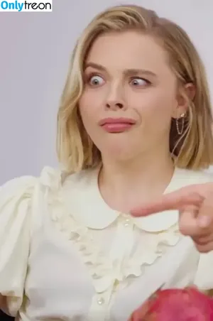 Chloe Grace Moretz / ChloeGMoretz nude photo #0601