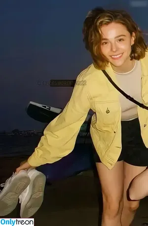 Chloe Grace Moretz / ChloeGMoretz nude photo #0606