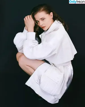 Chloe Grace Moretz / ChloeGMoretz nude photo #0611