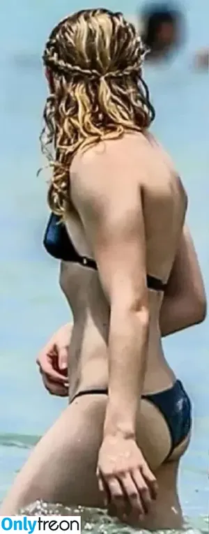 Chloe Grace Moretz / ChloeGMoretz nude photo #0613