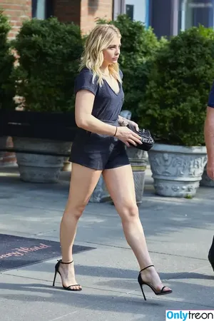 Chloe Grace Moretz / ChloeGMoretz nude photo #0624