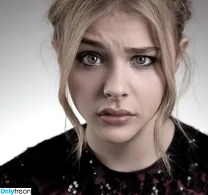 Chloe Grace Moretz / ChloeGMoretz nude photo #0950