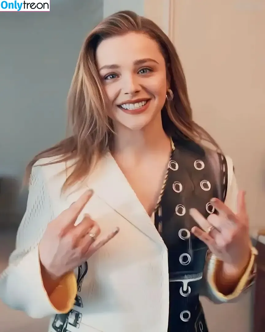 Chloe Grace Moretz nude photo #0506 (ChloeGMoretz)