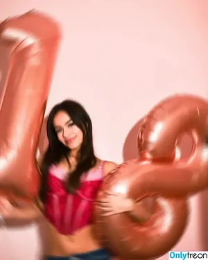 Chloe Marquez / iwantacinnamonroll nude photo #0002