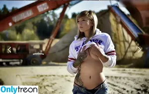 CHRISCHTIIN nude photo #0005