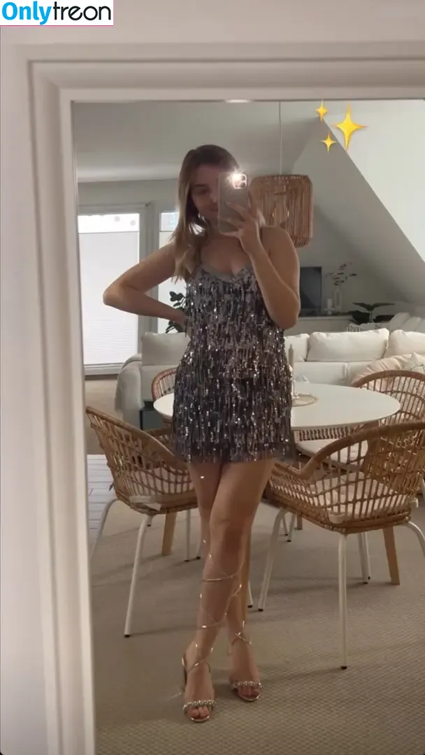 chrissixxe nude photo #0007 (christinexxe)