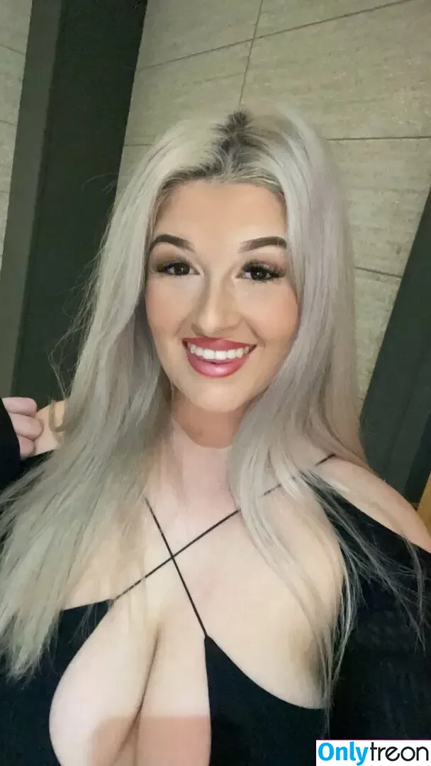 christieewhitley88 nude photo #0024 (christieewhitley / elisechristie)