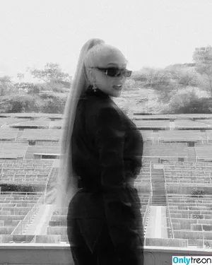 Christina Aguilera / XTINA nude photo #0734