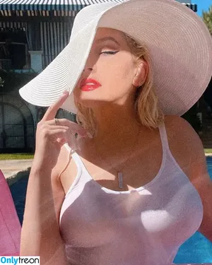 Christina Aguilera / XTINA nude photo #0771