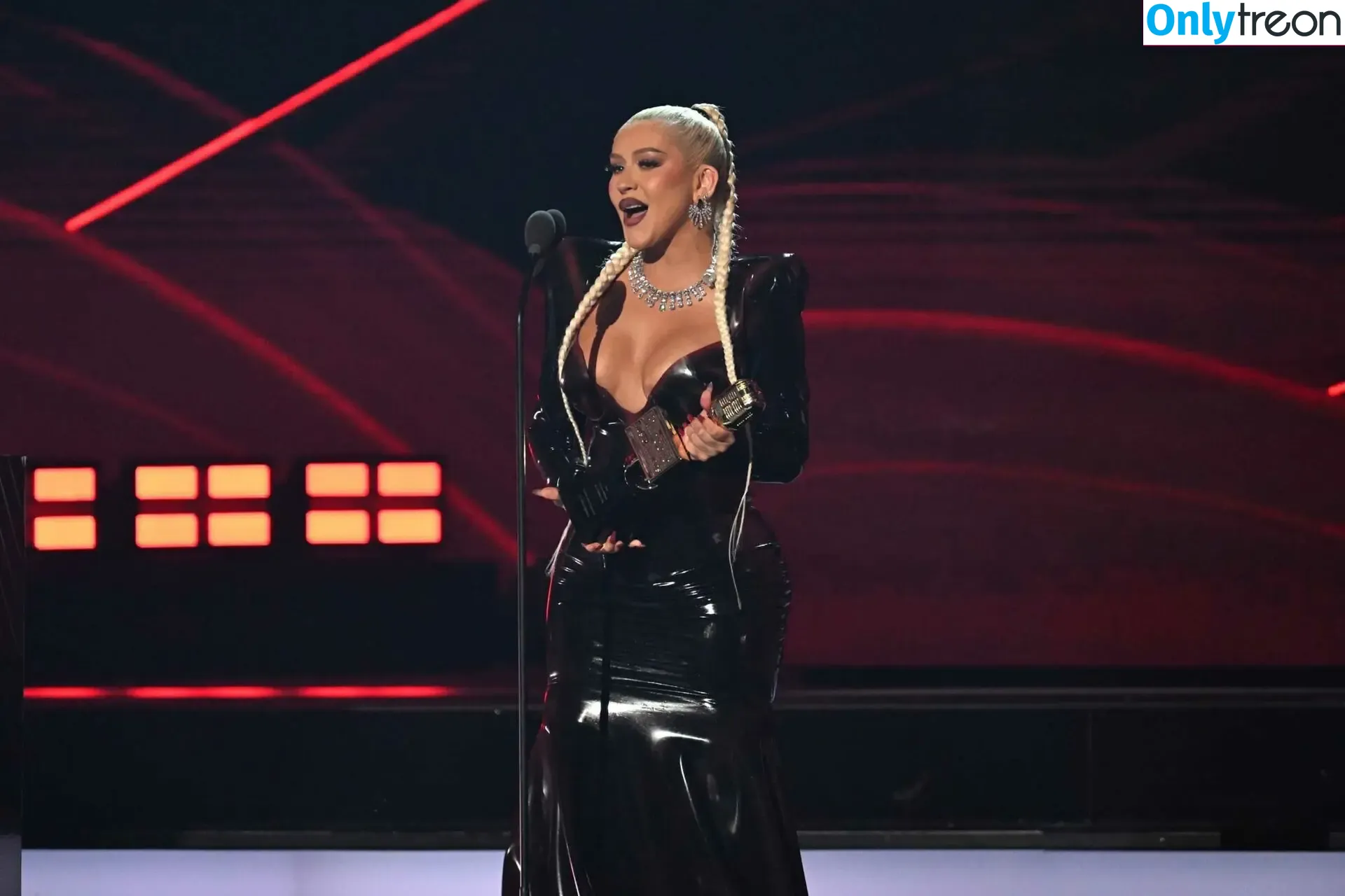 Christina Aguilera nude photo #0458 (XTINA)