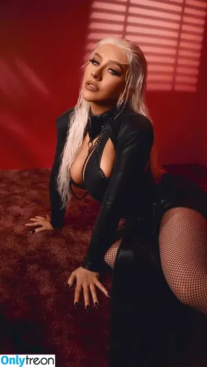 Christina Aguilera / XTINA nude photo #1335