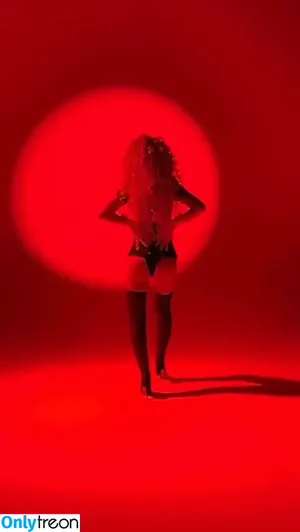 Christina Aguilera / XTINA nude photo #1444