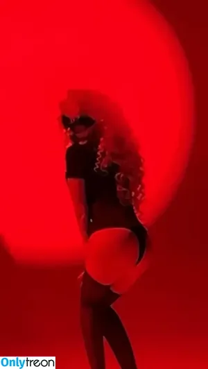Christina Aguilera / XTINA nude photo #1446