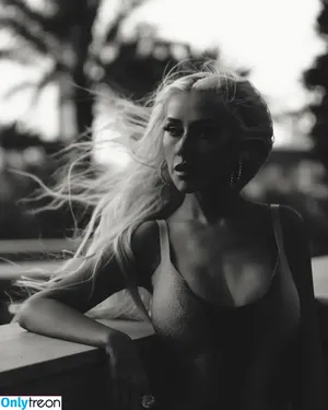 Christina Aguilera / XTINA nude photo #1532