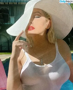 Christina Aguilera / XTINA nude photo #1810