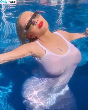 Christina Aguilera / XTINA nude photo #1921