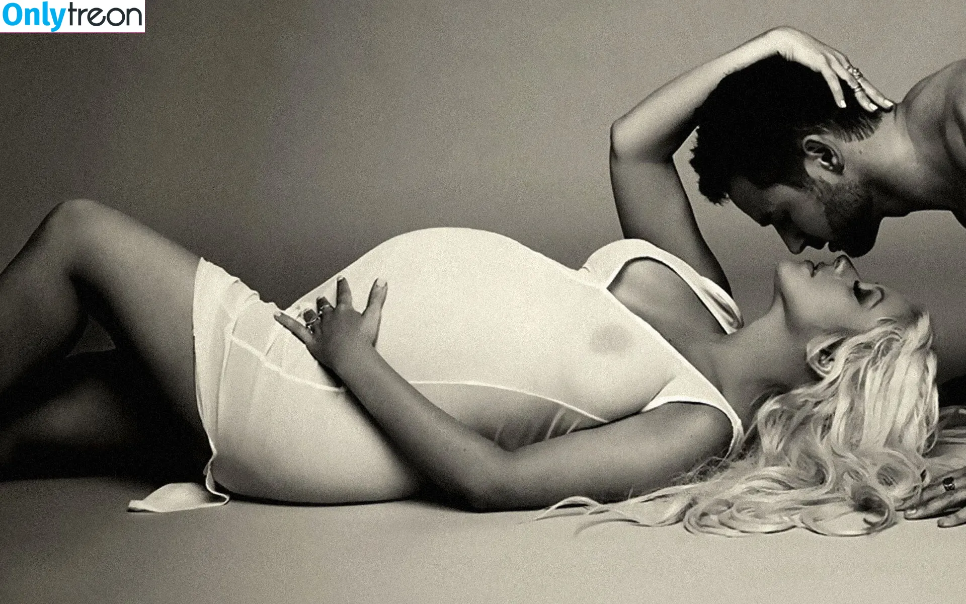 Christina Aguilera nude photo #1230 (XTINA)