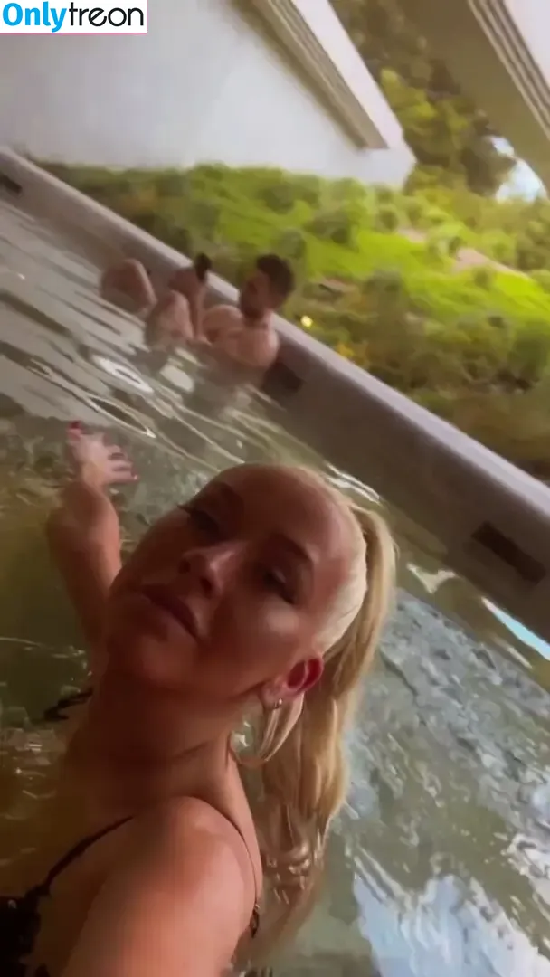 Christina Aguilera nude photo #1297 (XTINA)