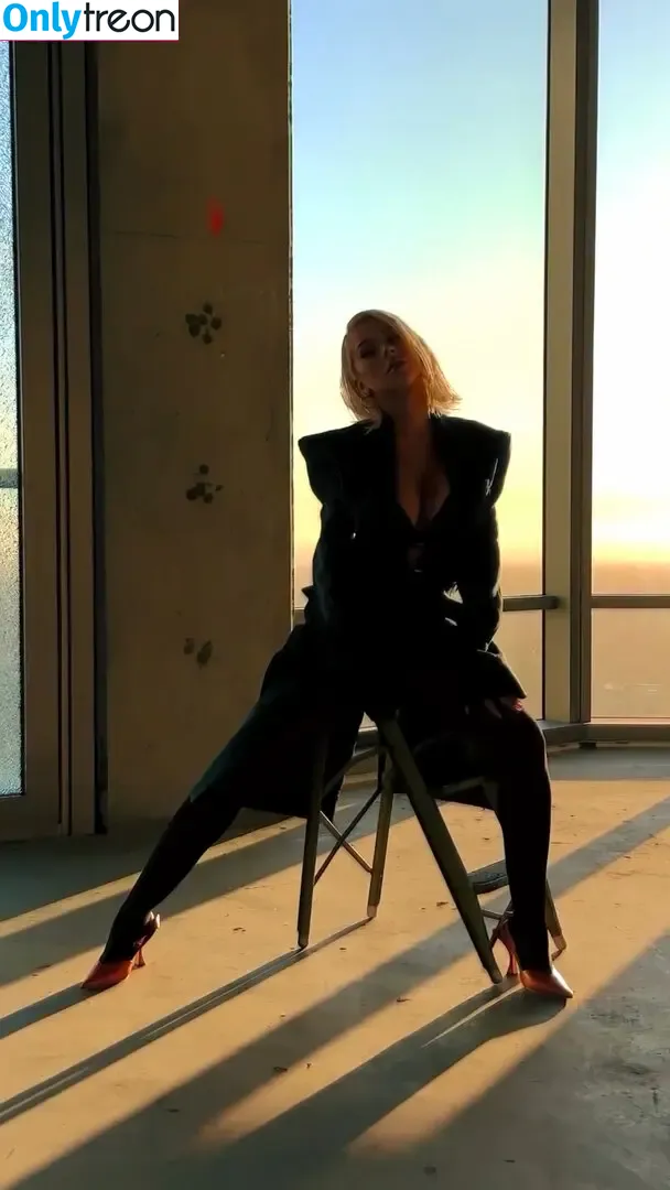 Christina Aguilera nude photo #1367 (XTINA)
