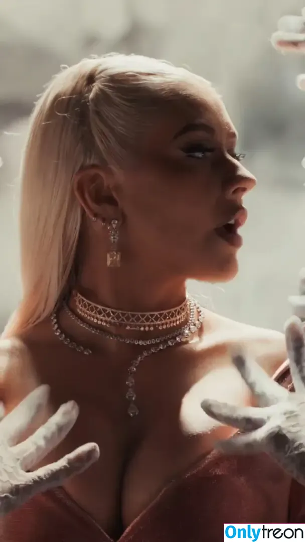 Christina Aguilera nude photo #1384 (XTINA)
