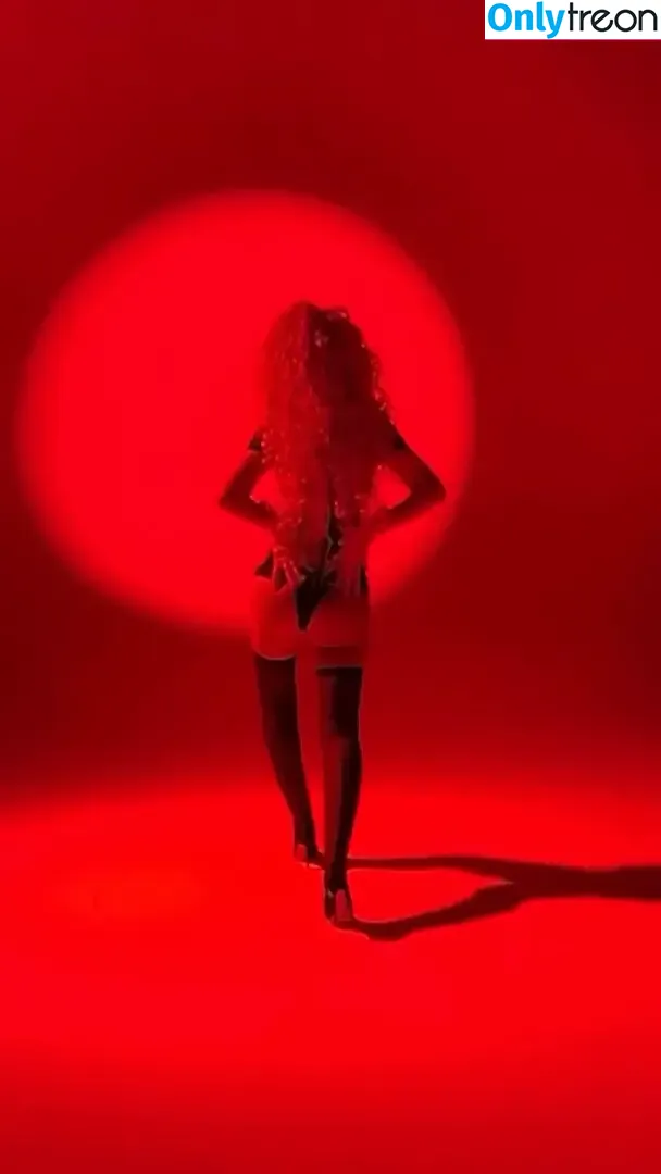 Christina Aguilera nude photo #1448 (XTINA)