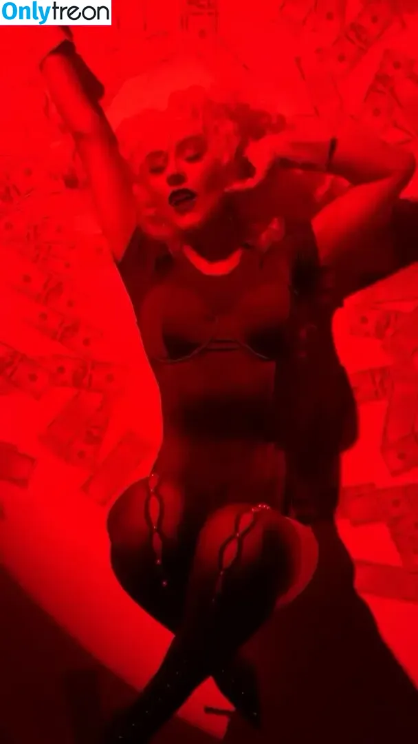 Christina Aguilera nude photo #1454 (XTINA)