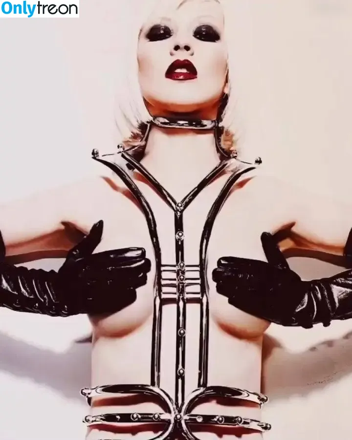 Christina Aguilera nude photo #1829 (XTINA)