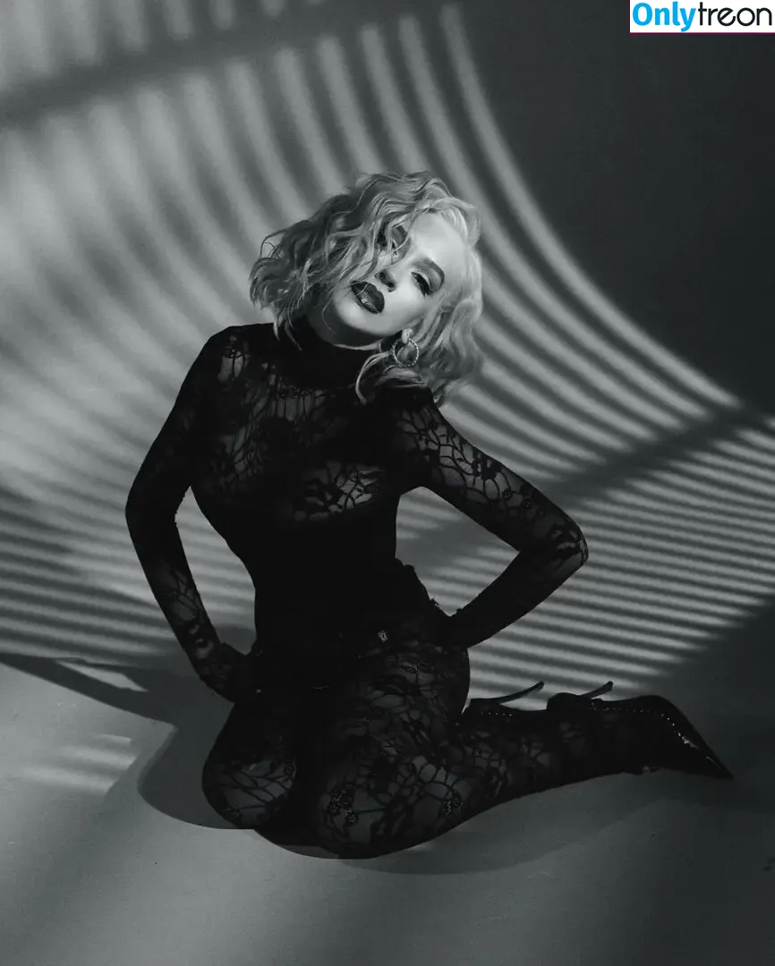 Christina Aguilera nude photo #1964 (XTINA)