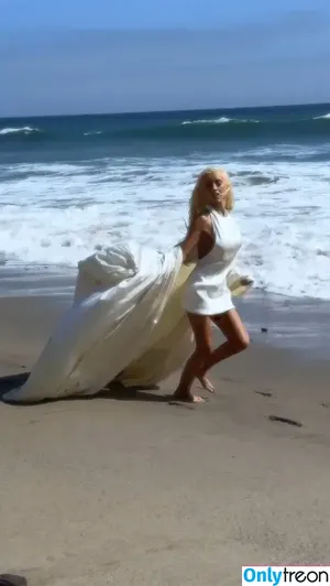 Christina Aguilera / XTINA nude photo #2105