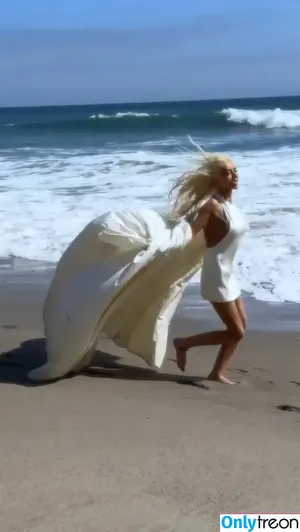 Christina Aguilera / XTINA nude photo #2106