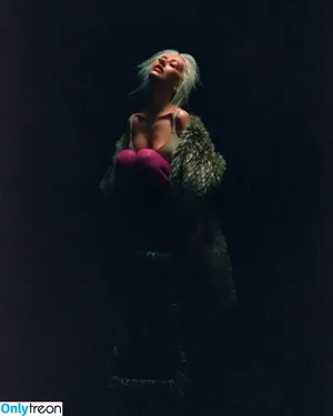 Christina Aguilera / XTINA nude photo #2170