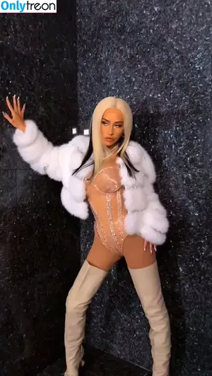 Christina Aguilera / XTINA nude photo #2175