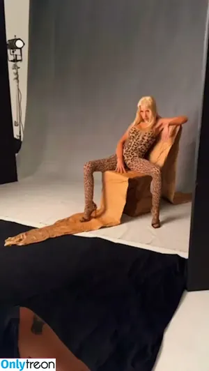 Christina Aguilera / XTINA nude photo #2276