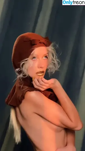 Christina Aguilera / XTINA nude photo #2287