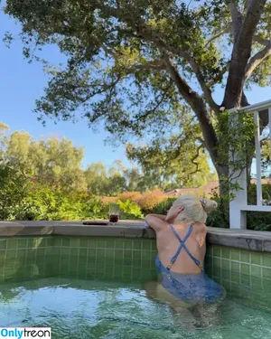 Christina Aguilera / XTINA nude photo #2452