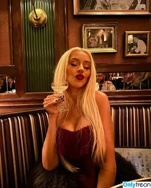 Christina Aguilera / XTINA nude photo #2491
